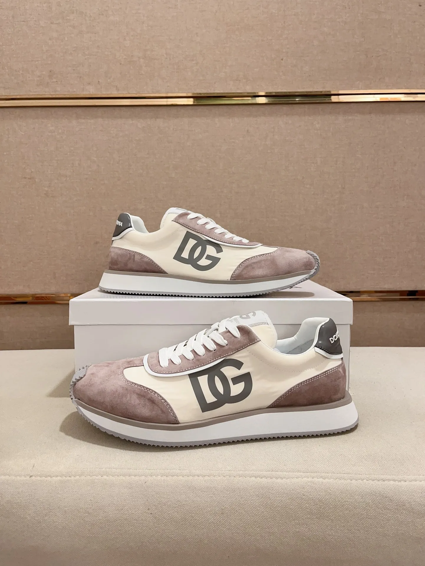 Factory price: 420💰Counter quality, [Proud] DG's latest casual, original quality men's shoes🤠Imported top layer💕Soft sheepskin lining [Proud] In terms of materials and workmanship, it beats all versions on the market💕Highest quality shipments Real photos🎬😇❤Fabrics and imported rubber materials highlight the unique charm of the brand😘The shoelaces are also original custom-made👻Classic lace-up shoes are very comfortable on the feet , code number 38-44 (45.46 can be customized)